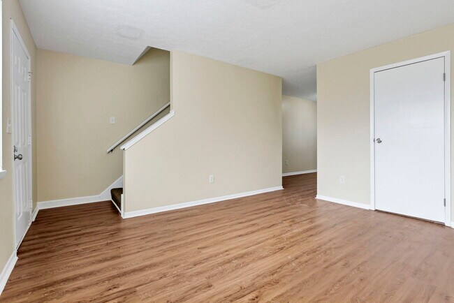 Building Photo - 2562 Sandbury Blvd