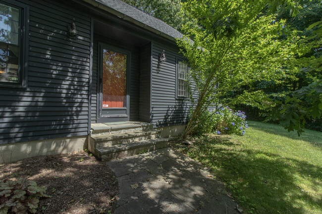 Building Photo - 17 Harvey Ln