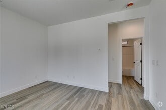 Building Photo - 367 N 16th St