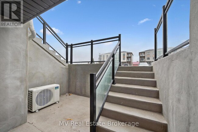 Building Photo - 940 St David St N