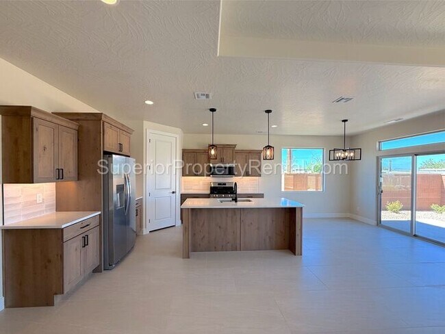 Foto del edificio - New 3 bed, 2 bath home with two car garage