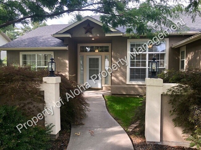 Foto del edificio - 2242 E Poppy Hills St