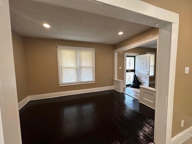 Building Photo - 2981 Montgomery Ave