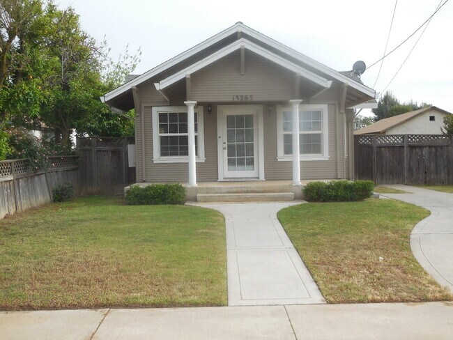 Foto del edificio - 3 Bedroom / 1 Bath House