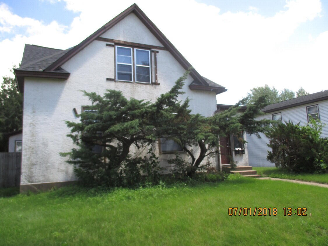 afuera - 512 9th St N