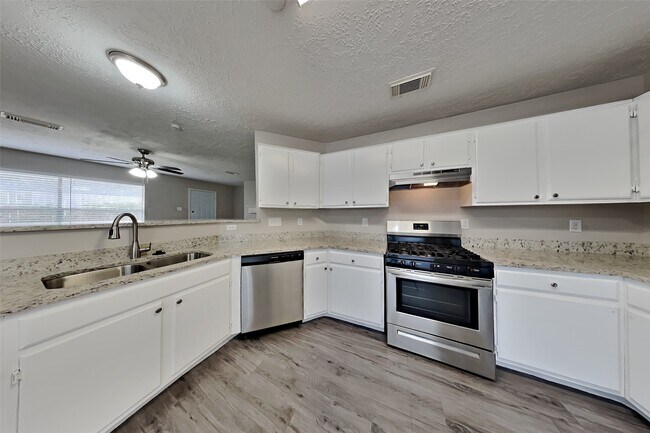 Building Photo - 2908 Piccadilly Circus