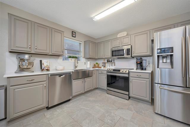 Foto del edificio - 6354 Stonewater Bend Trail