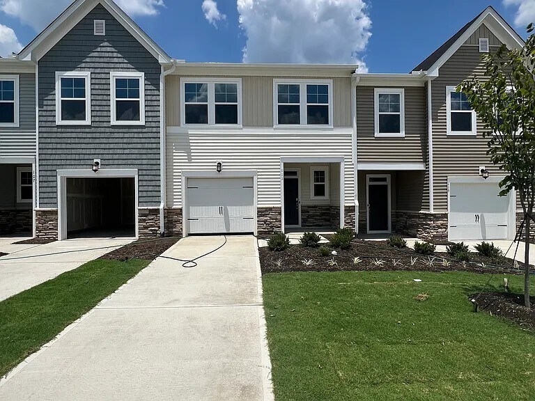 Foto principal - 111 Aster Bloom Ln