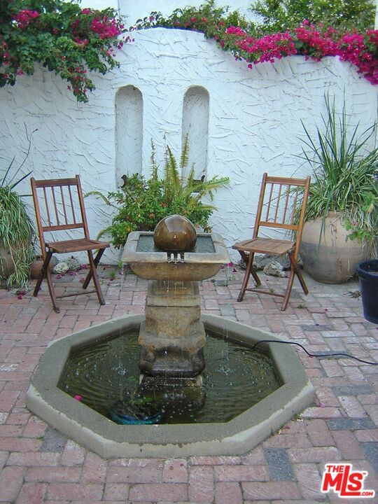 Foto del edificio - 914 Burnside Ave