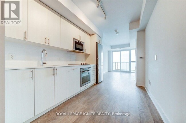Photo du bâtiment - 2550-2550 Simcoe St N