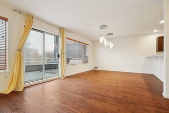 Building Photo - 555 Kirkland Way