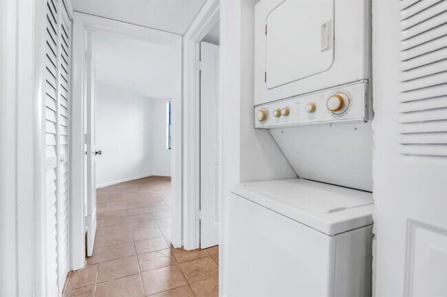 Foto del edificio - 210 Lake Pointe Dr