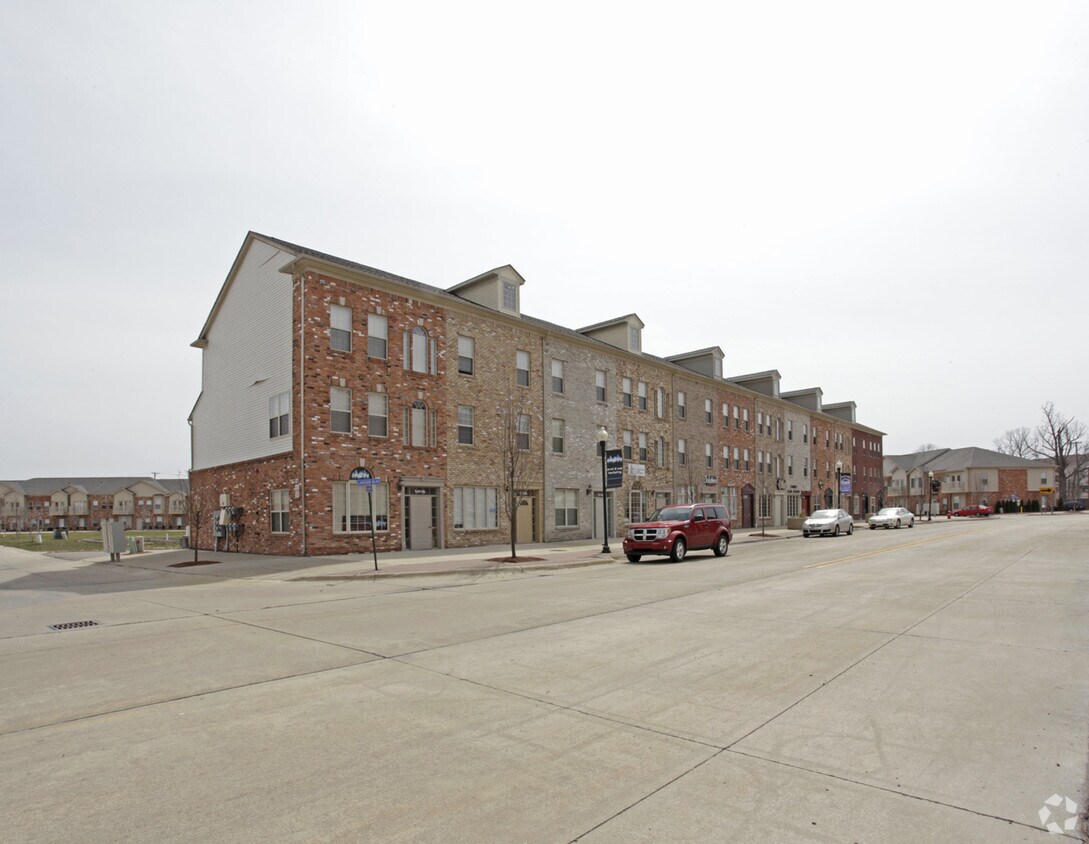 1406414110 N Lakeside Blvd N, Shelby Township, MI 48315 Apartments