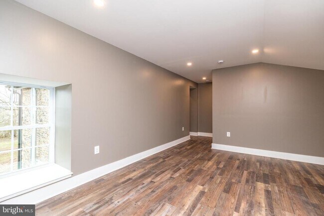 Foto del edificio - 4844 Old Easton Rd
