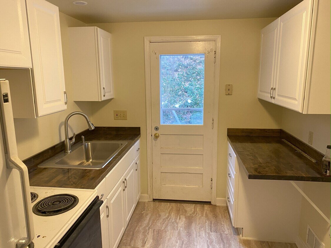 Foto principal - 4337 Clairton Blvd