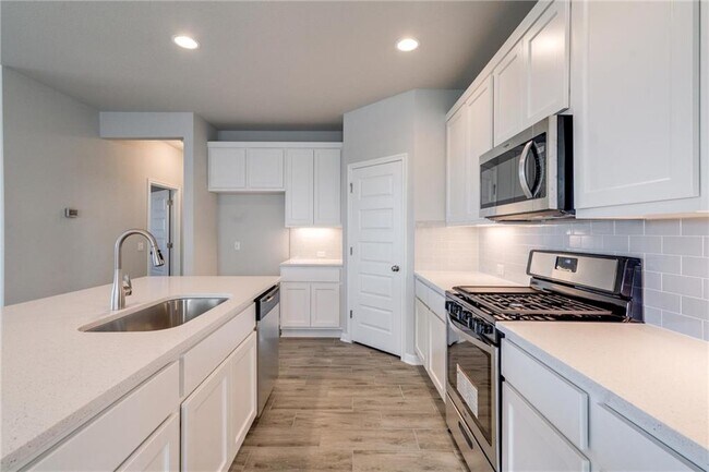 Building Photo - 2205 Limestone Lake Dr