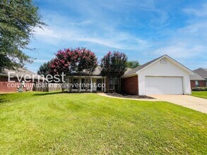 Building Photo - 223 Crosscreek Dr