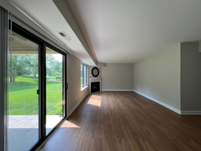 Foto del edificio - 225 Briarcrest