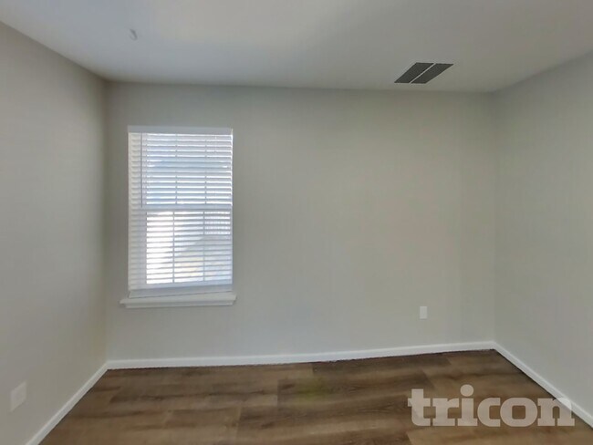 Foto del edificio - 2213 Anderson Ave