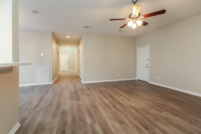 Building Photo - 8506 Deer Meadow Dr