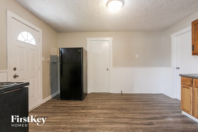 Building Photo - 2752 S Rybolt Ave