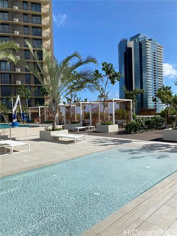 Building Photo - 987 Queen St