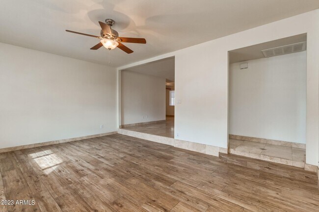 Building Photo - 2080 E Dunbar Dr