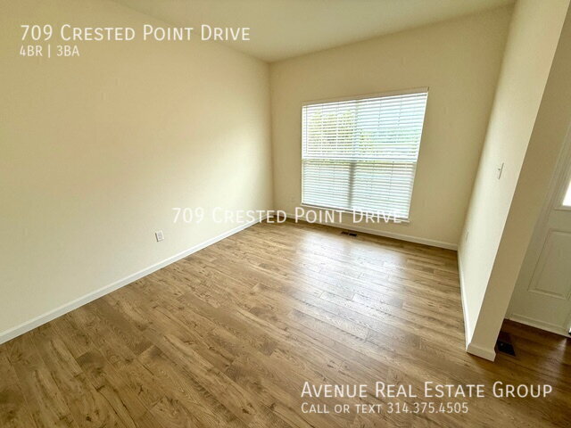 Building Photo - 709 Crested Pt Dr