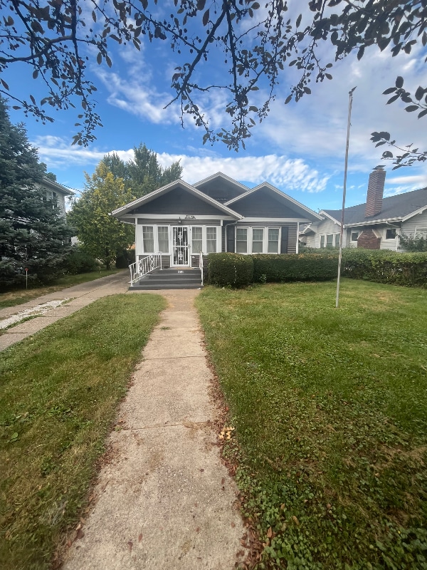 Primary Photo - 2118 Elm St