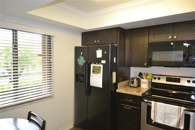 Building Photo - 161 Lakeside Dr
