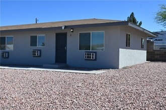 Building Photo - 320 N 16th St