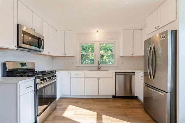 Foto del edificio - 6867 N Ottawa Ave