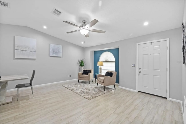Spacious, open living area perfect for relaxing or entertaining. - 1932 Brainerd Ct