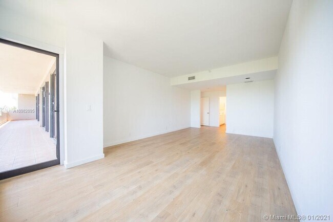 Building Photo - 151 Crandon Blvd