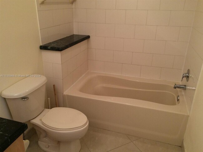 Foto del edificio - 1350 NW 8th Ct