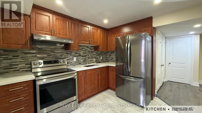 Building Photo - 140 Queen Mary Dr