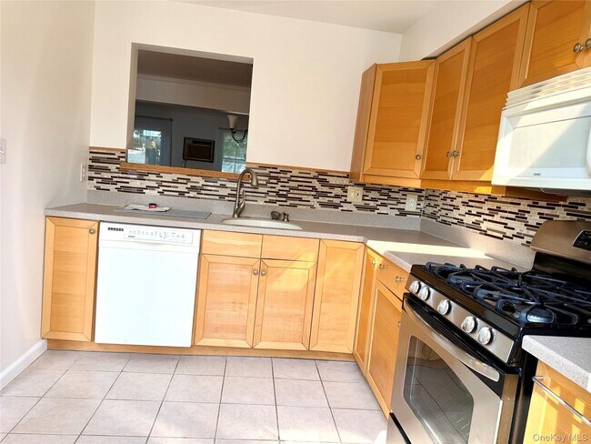 Foto del edificio - 209 Everett Pl
