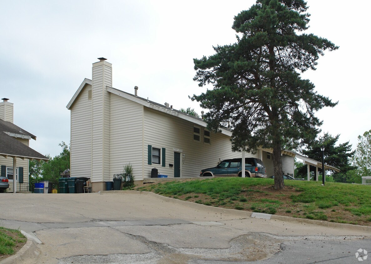 Primary Photo - 2113-2143 Quail Creek Dr