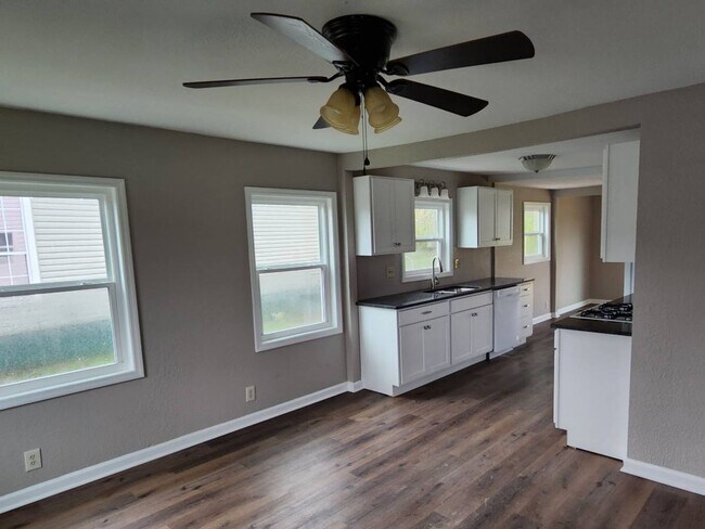 Foto del edificio - Maryville 37804 -3 bedroom, 2 bath - call Tom Parry 865-607-3649