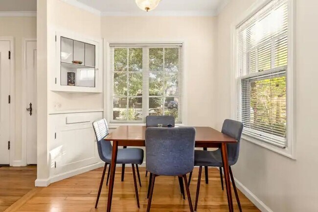 Foto del edificio - 2 Bed, 1 Bath in the Irvington Neighborhood!