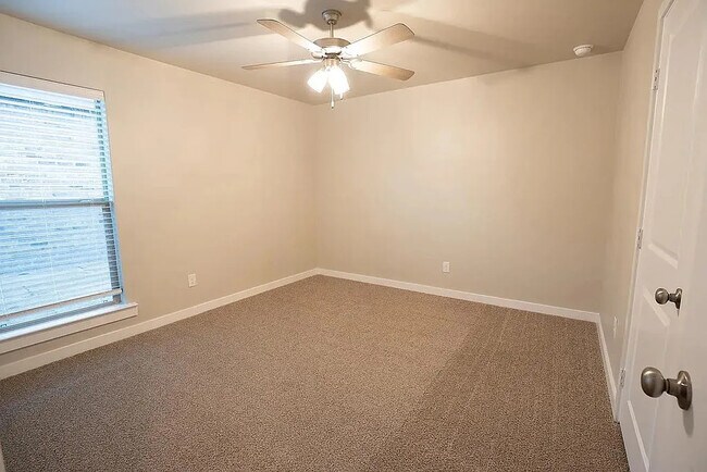 Building Photo - 1321 Bourbon St