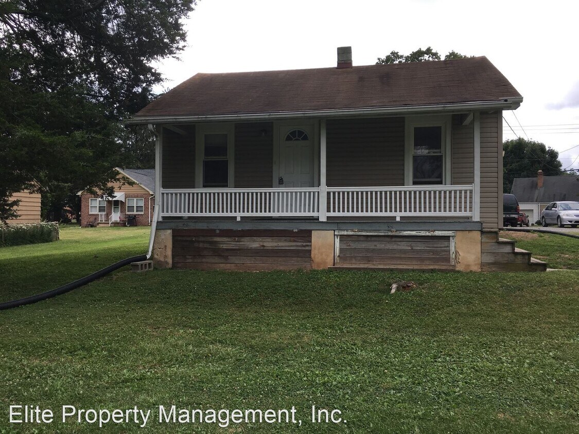 Primary Photo - 2 br, 1 bath House - 2243 Sunset Ln., Rear