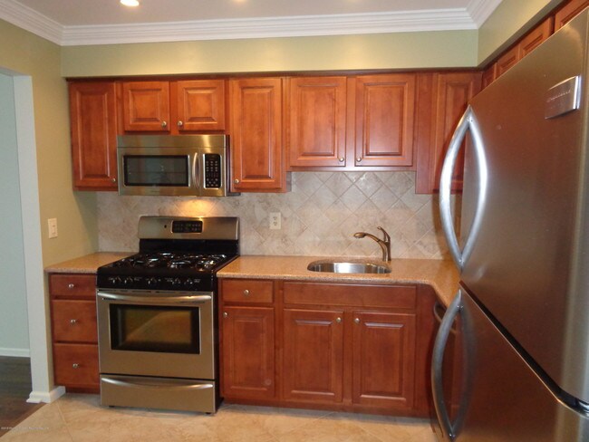 Building Photo - 82 Oak Ln