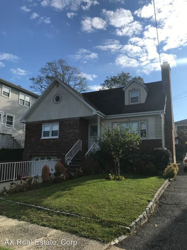 Primary Photo - 120 Park Ave