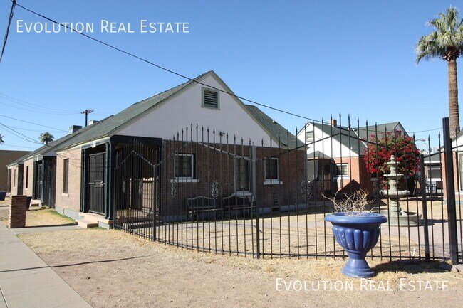 Foto del edificio - Charming 2-Bedroom Cottage in the Heart of...