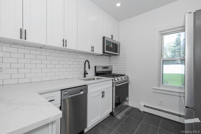 Building Photo - 547 King St