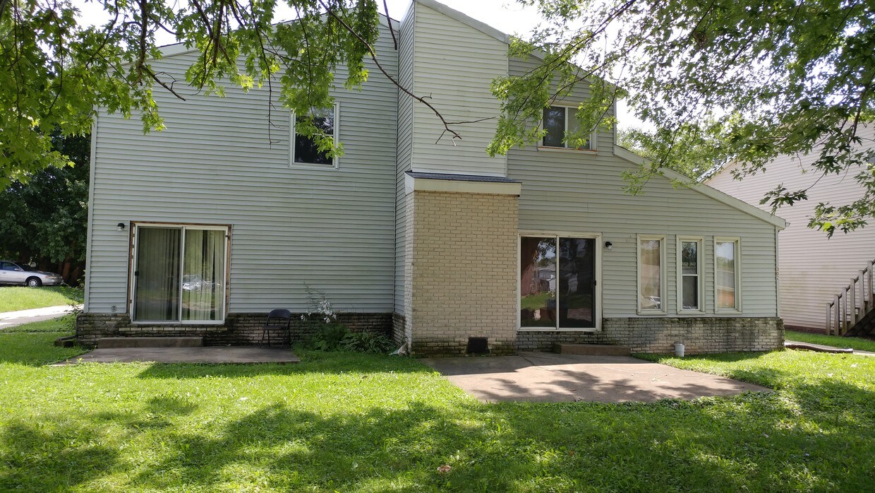 Primary Photo - 302 College Park Dr