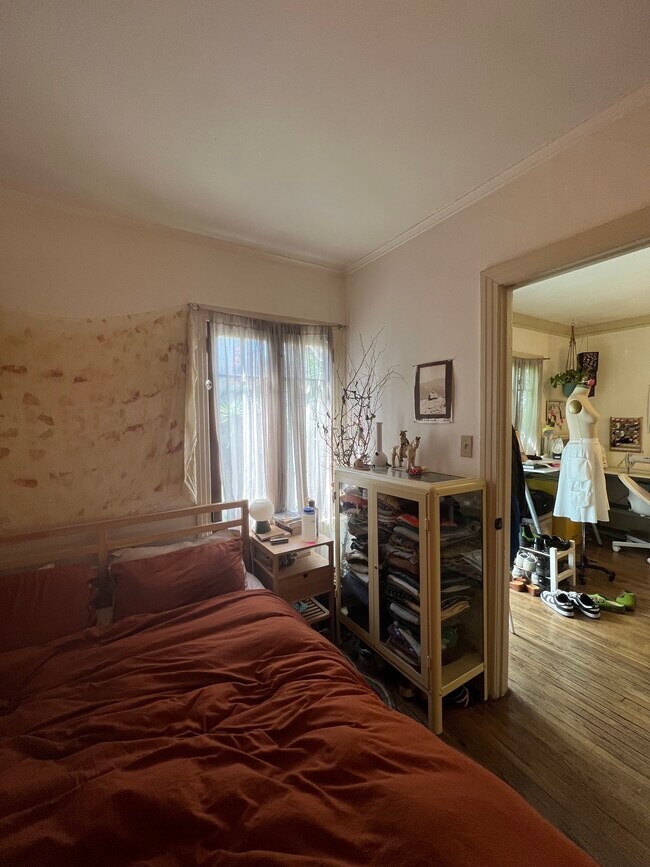 bedroom - 632 1/4 N Virgil Ave