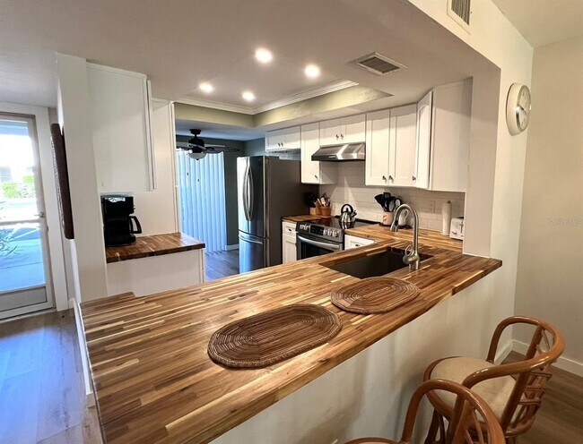 Foto del edificio - 5205 Wedgewood Ln