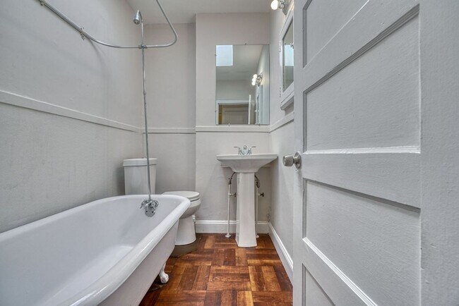 Foto del edificio - 3438 Ravenwood Ave